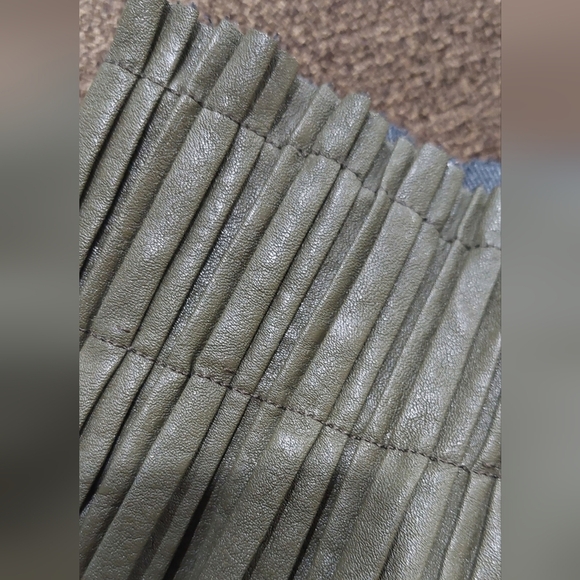 Anthropologie Vegan Leather Pleated Skirt Moss Green Lined Raw Hem Elastic Waist - Picture 8 of 12